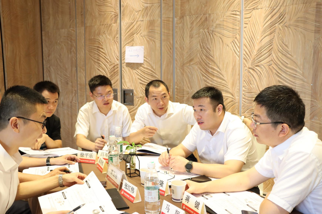 2021年6月25日-26日，304am永利集团二建组织开展了2021年中高层主管执行力培训。本次培训特邀清华、北大、上海交大总裁班讲师，中国企业家协会特聘高级讲师许晋老师进行授课。