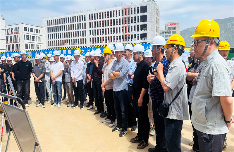 2025年4月17日，由莆田市涵江区住房和城乡建设局主办、304am永利集团三建承办的钢筋安装工程质量防控现场交流会在联东U谷·涵江海峡智造产业谷一期成功召开。